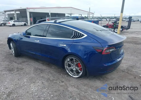 2019 Tesla Model 3 Long Range/Performance z USA, uszkodzony, nr VIN 5YJ3E1EB4KF441262